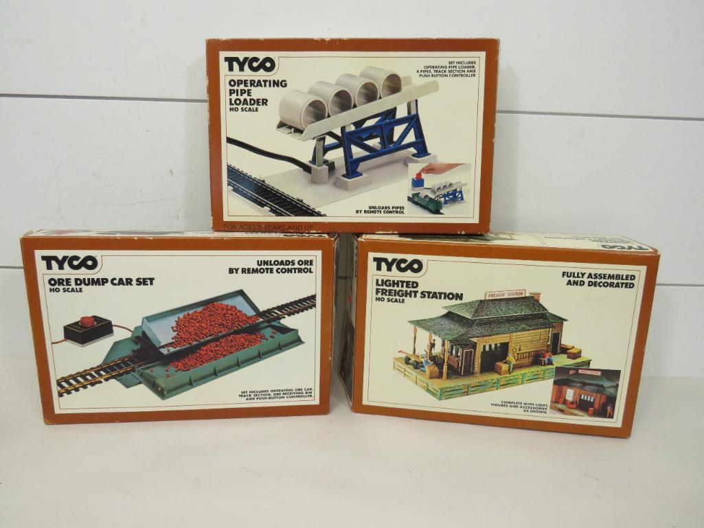 TYCO HO Scale Model Train Building Sets (3) (1 of 7)