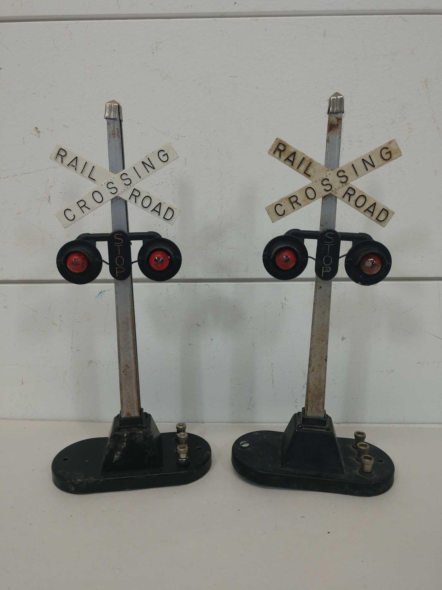 Lionel No.154 Crossing Lights (2) (1 of 8)