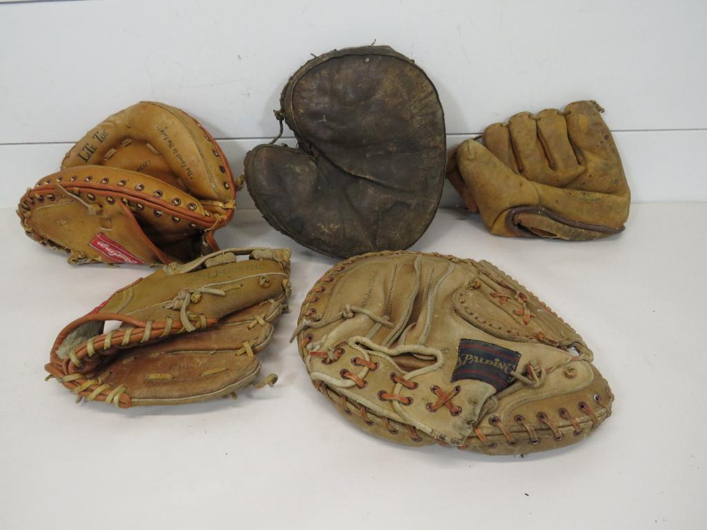 Vintage Leather Baseball Gloves (5) (1 of 16)