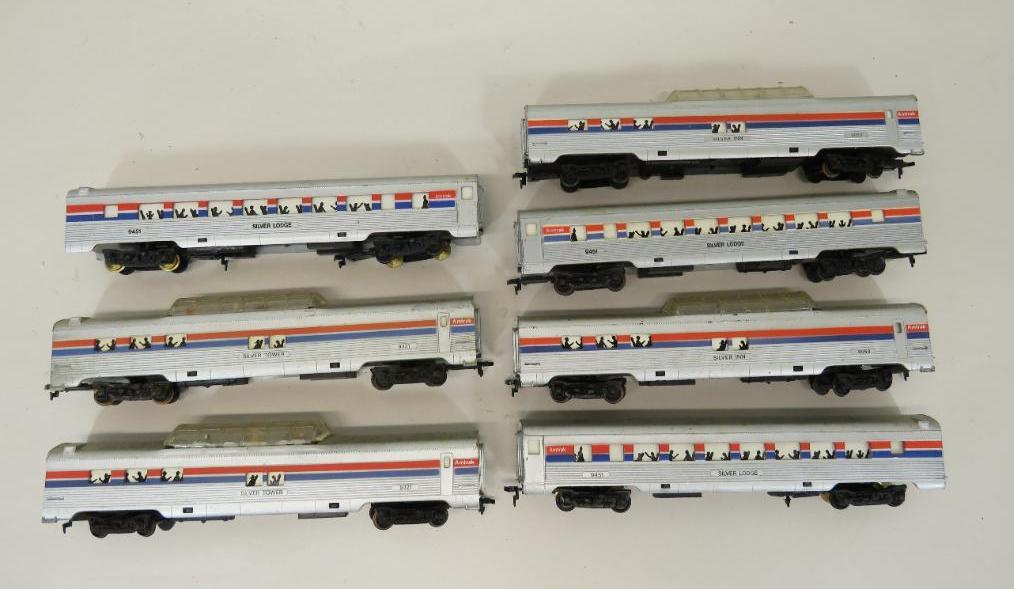 Life-Like Ho Scale Amtrak Passenger Set (7) (1 of 10)