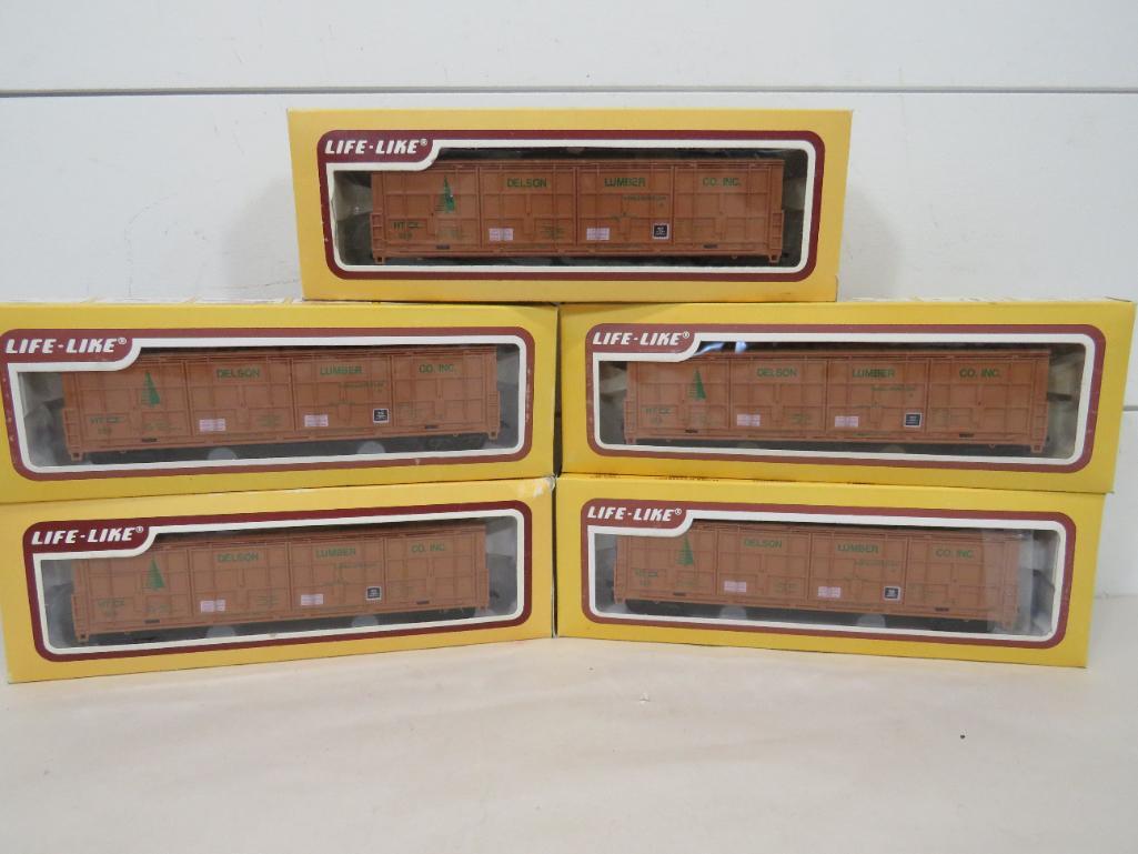 Life-Like HO Scale 'Delson Lumber' Box Cars (5): This item is shippable. We offer combined shipping in-house. Dimensions: 8" Photos will serve to represent any other condition issues. Condition reports will be answered up until 24 prior to aucti