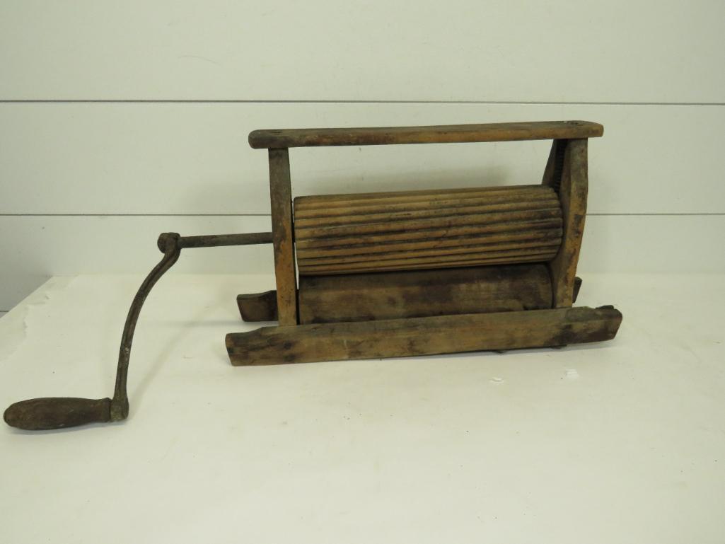 Early Wooden Clothes Wringer (1 of 10)