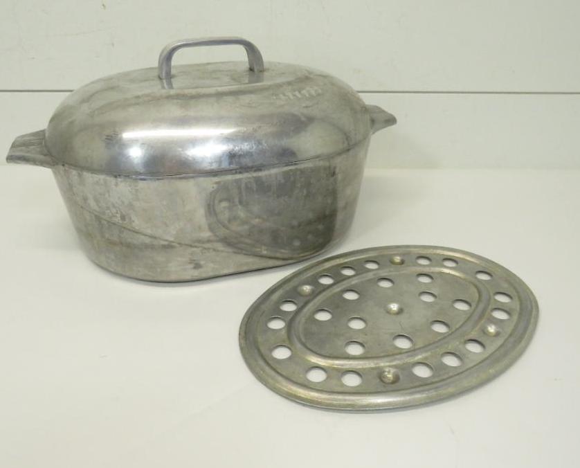 Wagner Ware Magnalite Aluminum Dutch Oven (1 of 11)