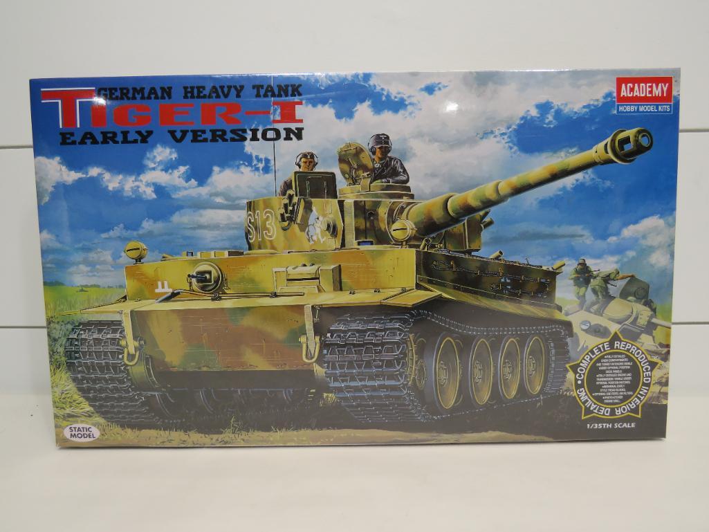 Acadamy German Heavy Tank Tiger-1 Early Version 1:35 (1 of 8)