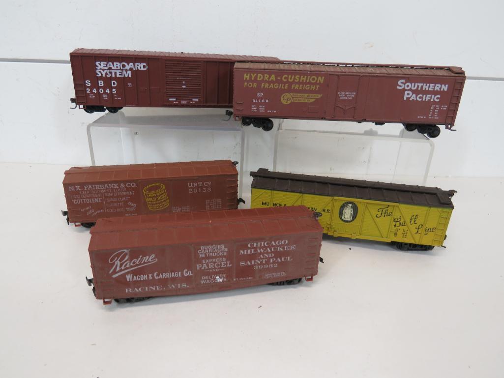 Roundhouse HO Scale Freight Cars-Knuckle Couplers (5) (1 of 9)