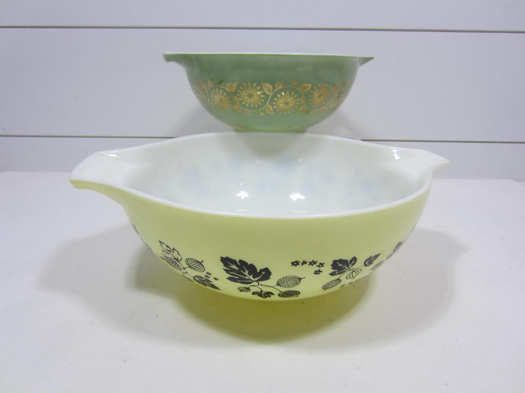 Pyrex Mixing Bowls - Yellow & Green (2): This item is shippable. We offer combined shipping in-house. Dimensions: 4 Quart Yellow Gooseberry - 10 1/2" x 4" | 2 1/2 Quart Medallion Vines - 9" 4" No chips or cracks. Photos wil