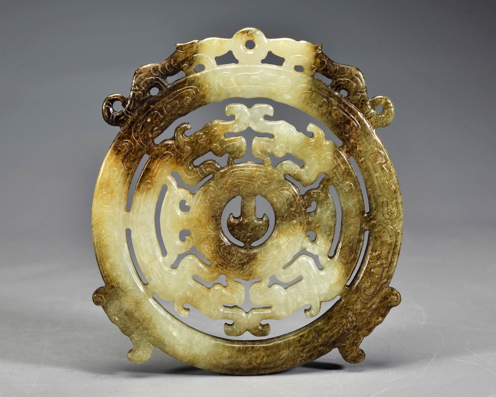 A Carved Jade Disc Bi Han Dynasty: A Carved Jade Disc Bi Han Dynasty D:9cm; 108g All the dimensions were measured by our staff, so there's maybe a small variation of the measurement. We are not a professional appraisal agency and resto