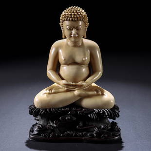 A Chinese Carved Shoushan Seated: A Chinese Carved Shoushan Seated. H 14cm; W 11cm; 777g