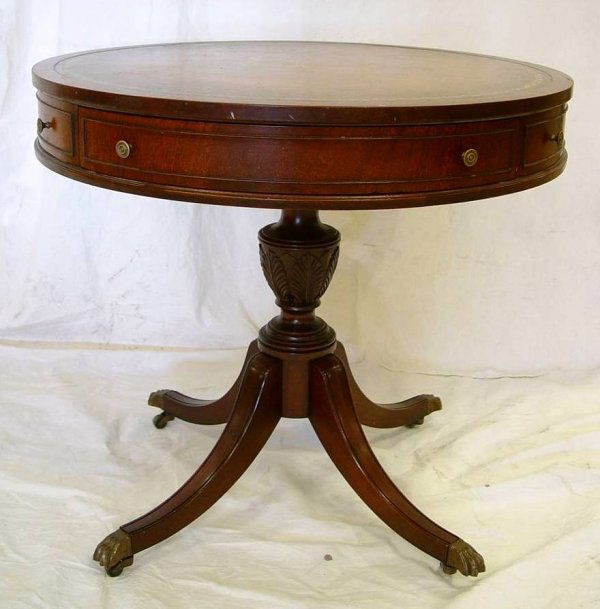 4 MAHOGANY DUNCAN PHYFE ROUND LAMP TABLE WITH TOOLED L