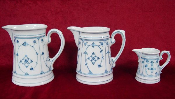 THREE BLUE & WHITE MEASURING PITCHERS UNMARKED MEISS