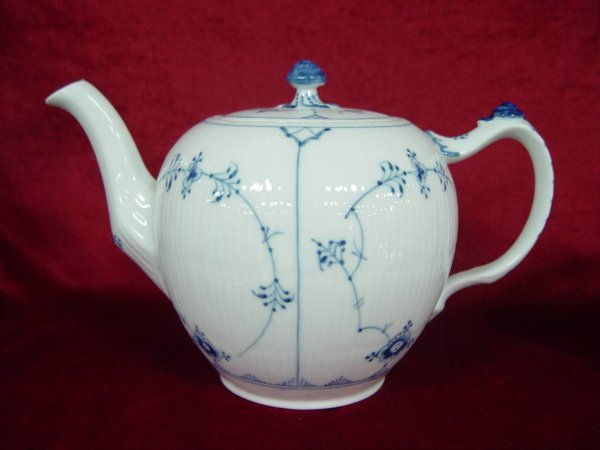 BLUE & WHITE PORCELAIN TEA POT SIGNED ROYAL COPENHA