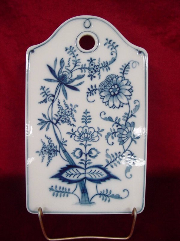 BLUE & WHITE PORCELAIN TRIVET UNMARKED MEISSEN 11 1