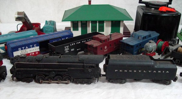 LIONEL TRAIN SET. 13 CARS, TRAIN STATION, COAL LOA - 2