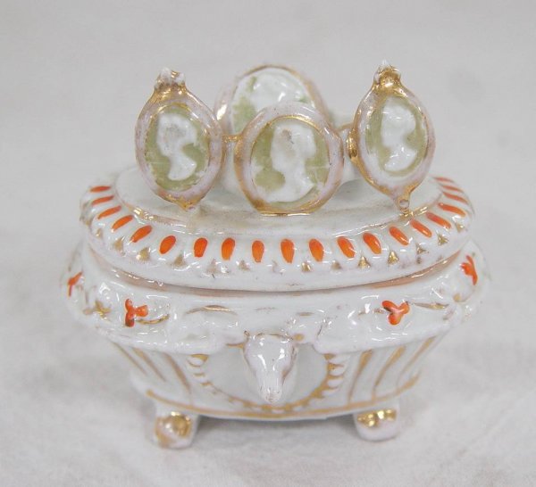 FAIRING PORCELAIN BOX 3 1/2" TALL 3 1/2" WIDE 2 1/