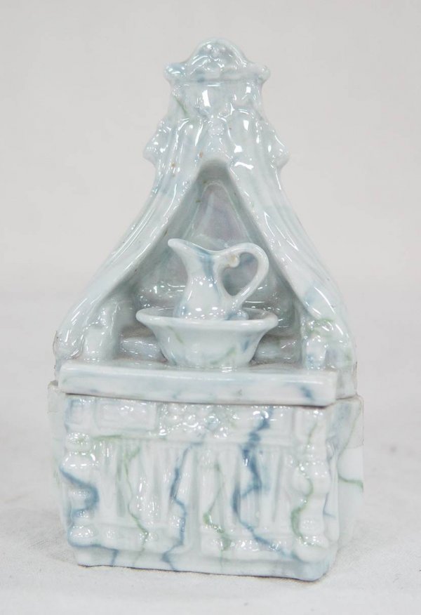 FAIRING PORCELAIN BOX 5" TALL 2 3/4" WIDE 2" DEEP
