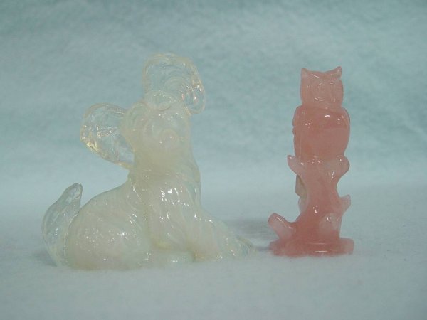 SABINO FIGURE OF DOG & PINK QUARTZ FIGURE OF OWL. 