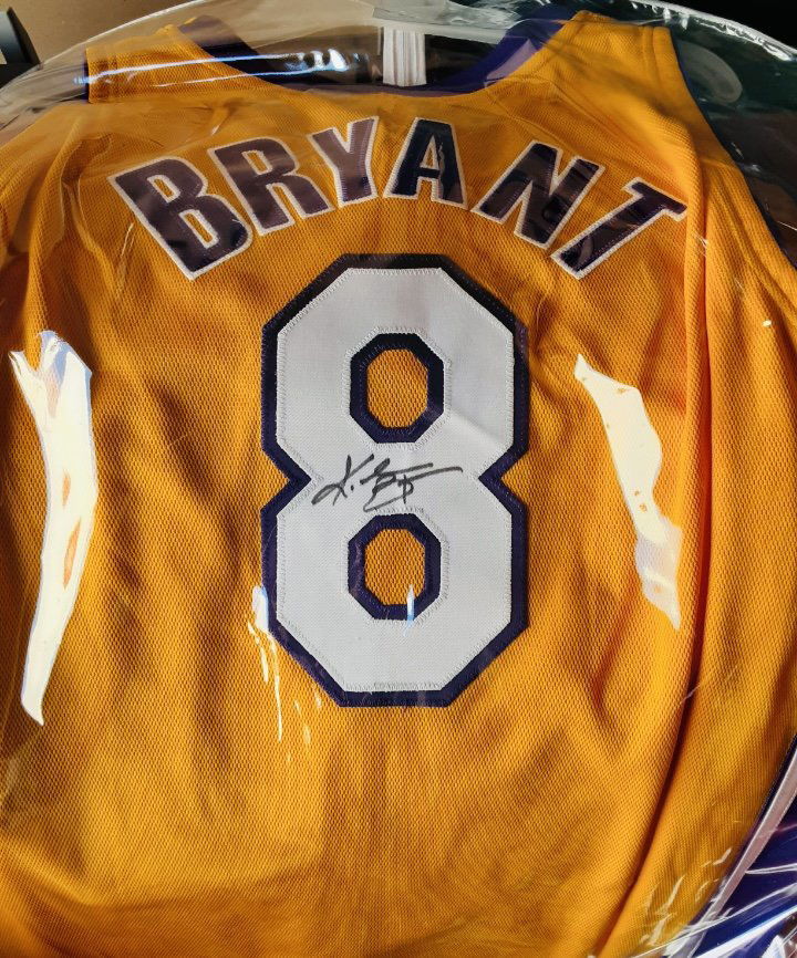 Kobe Bryant Autographed signed Jersey - PSA DNA COA (1 of 9)