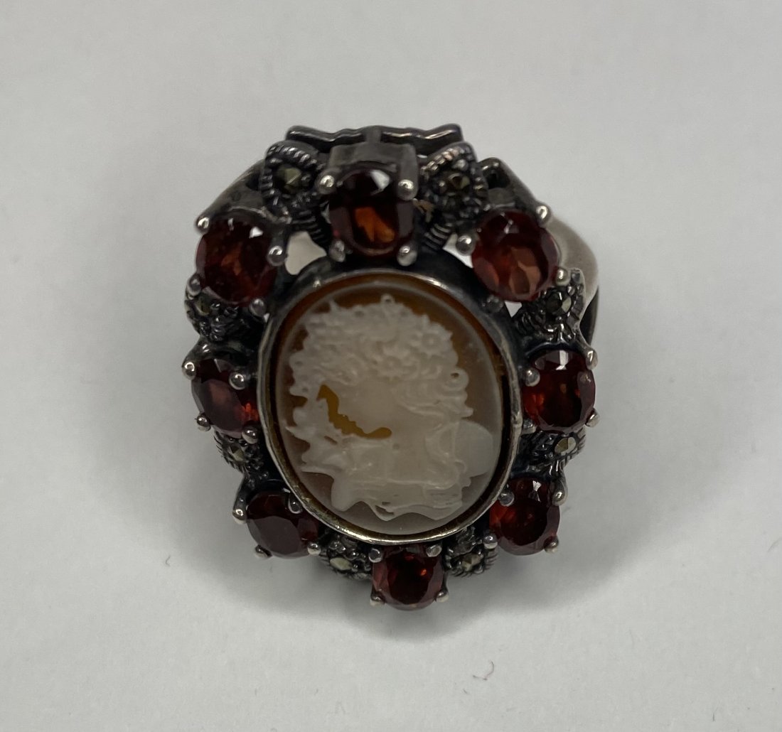 Vintage Garnet Cameo Silver Ring: Vintage Garnet Cameo 925 Silver Ring size: 8 weight: 11.2 grams including stones