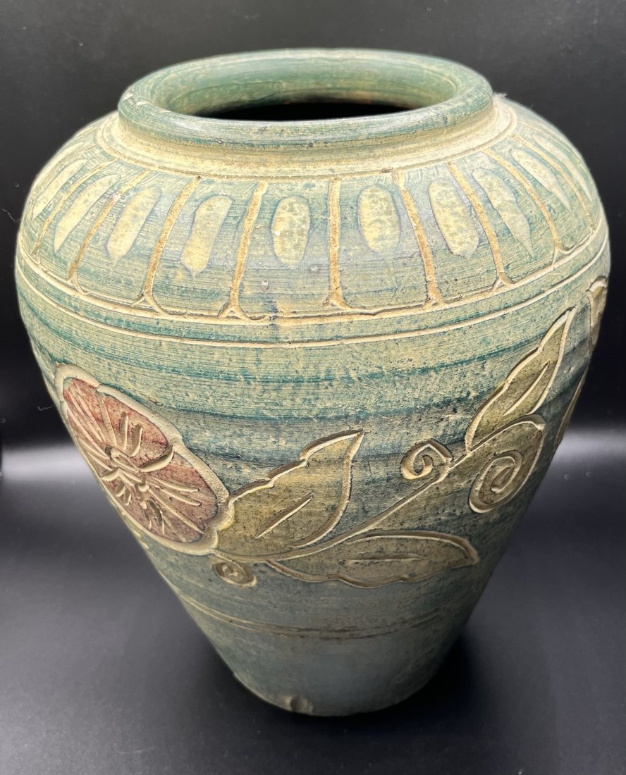 Antique Thailand Vase: Antique Hand Painted Thailand Vase size: 11 inches height and 8 inches wide