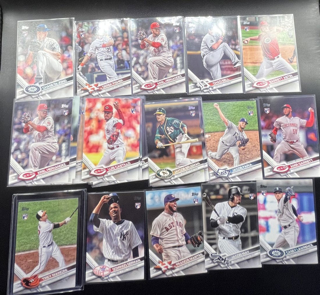 Topps Baseball Rookies Cards: All rookies in this lot, Chad Bell , Barret Astin , Derek Fisher , Luis Castillo , Trey Mancini and many other players . Total of 29 cards