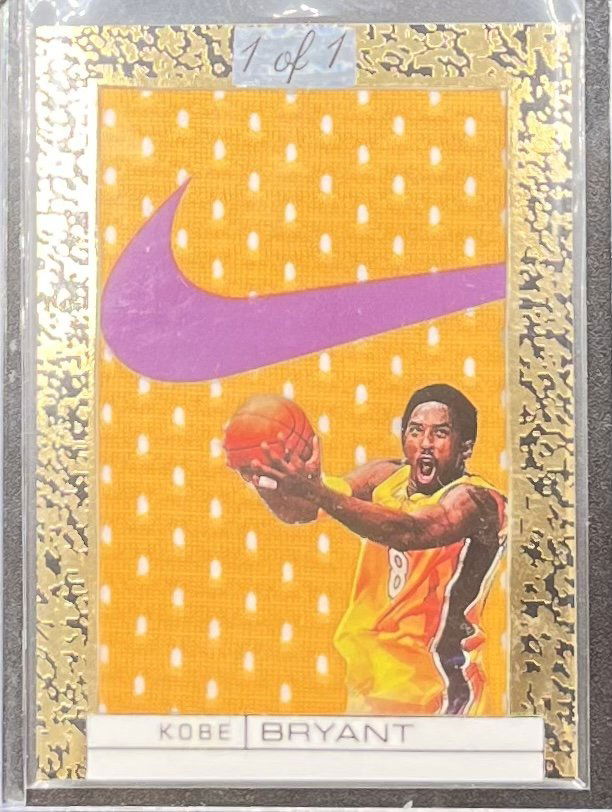 Kobe Bryant patch basketball Card (1 of 2)