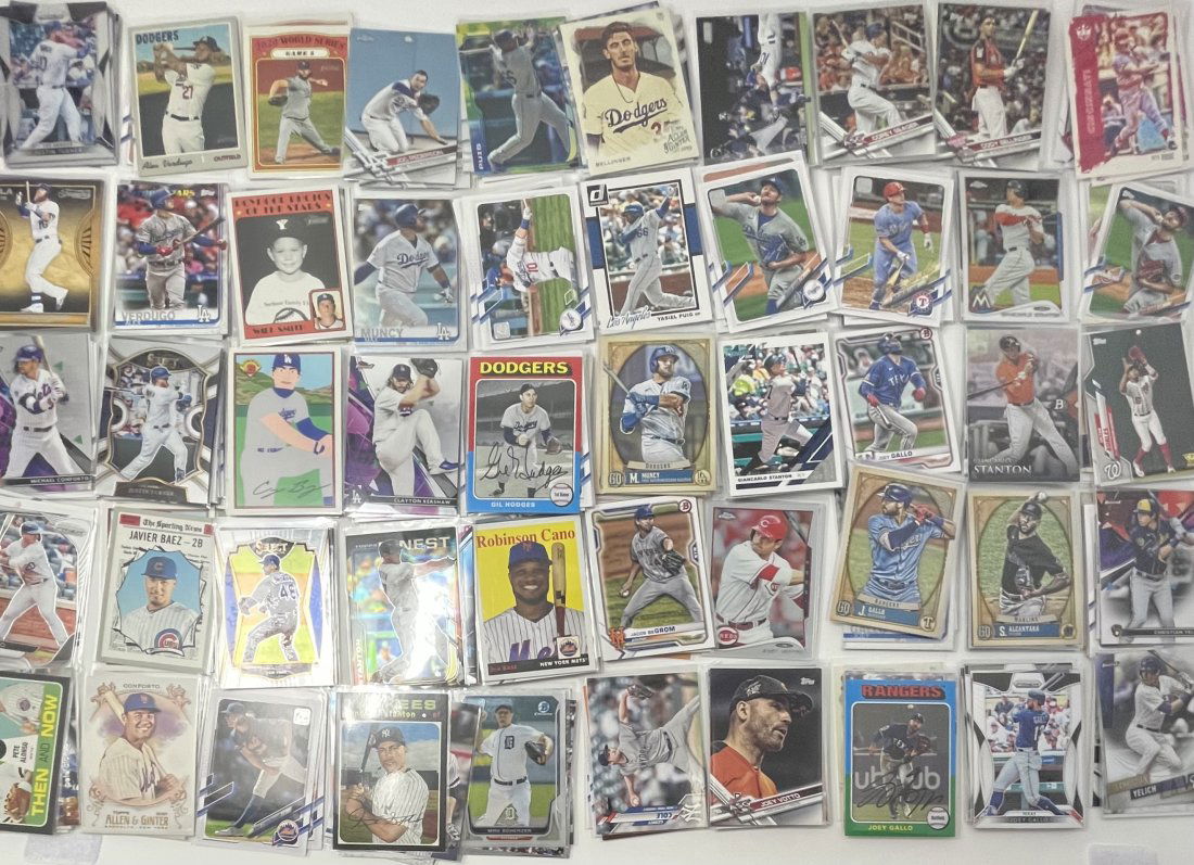 Joey Gallo , Pete Rose , Cody Bellinger , Will Smith , Justin Turner And More: Baseball cards hundreds of cards mostly in sleeves protector , Joey Gallo , Pete Rose , Cody Bellinger , Will Smith , Justin Turner , Javier Perez , And More