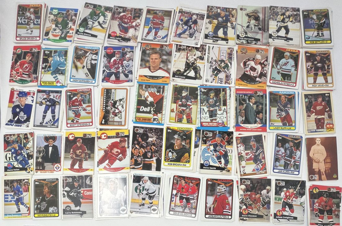 Vintage Hockey Cards Box (1 of 1)