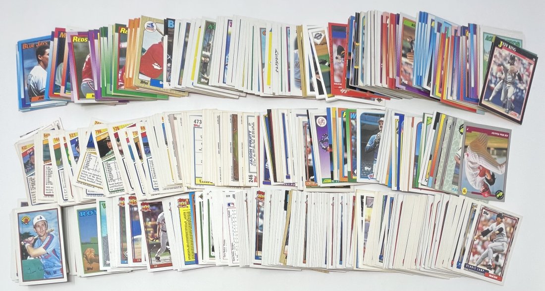 Unsorted Vintage Baseball Cards Box (1 of 1)
