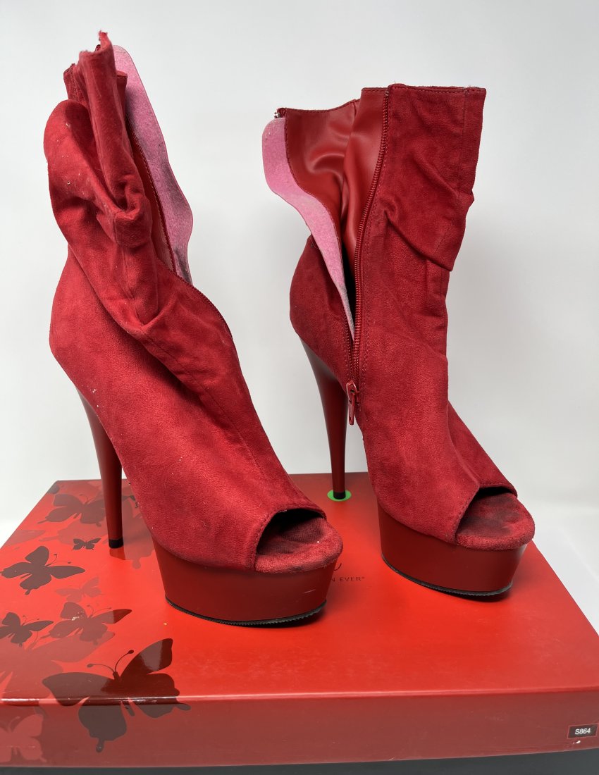 Pleaser sexier than ever high boots 6” heel: Pre owned women Pleaser sexier than ever high red boots 6” heel size: 7 it comes with box