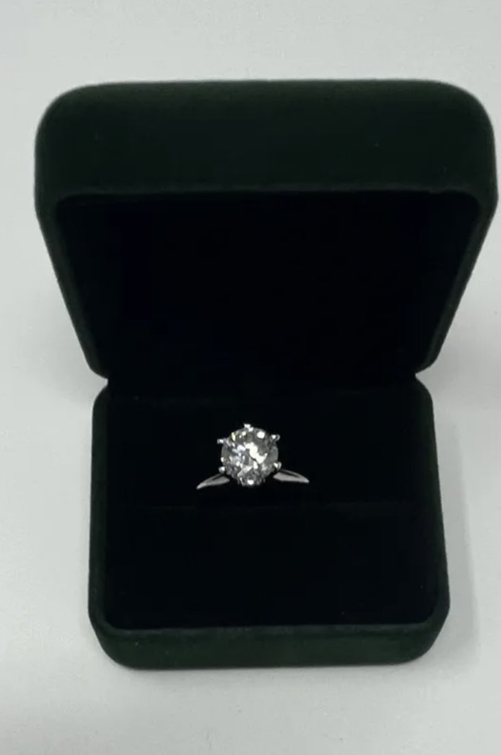 Moissanite VVS1 Ring (1 of 3)