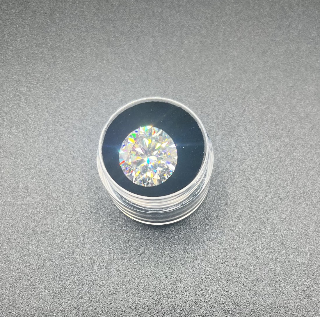 10 Carats Moissanite VVS1 (1 of 6)