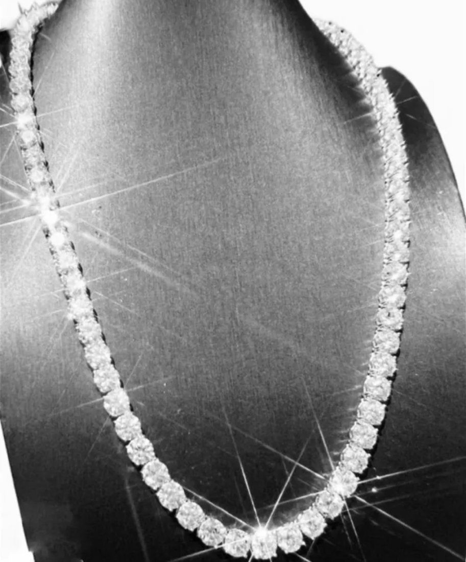 VVS1 Moissanite Necklace (1 of 3)