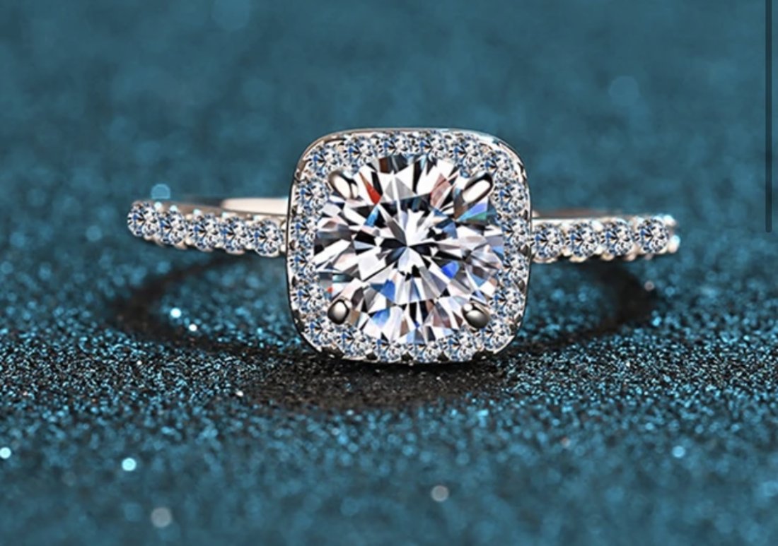 VVS1 Moissanite Women Ring (1 of 2)