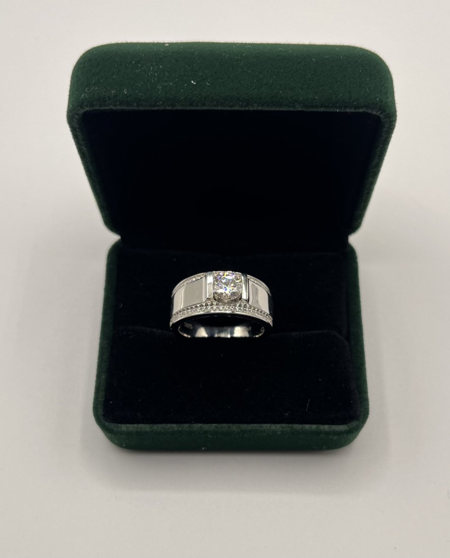 Men VVS1 Ring (1 of 3)
