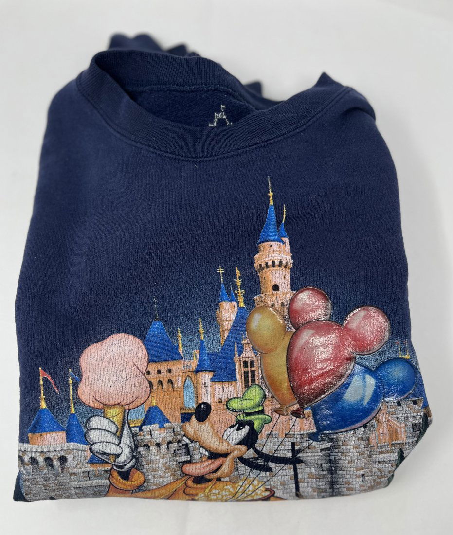 Vintage Disney Sweater: ( Pre owned )Disneyland Walt Disney World By Haries Vintage Disney Sweater made in El Savador size: Small