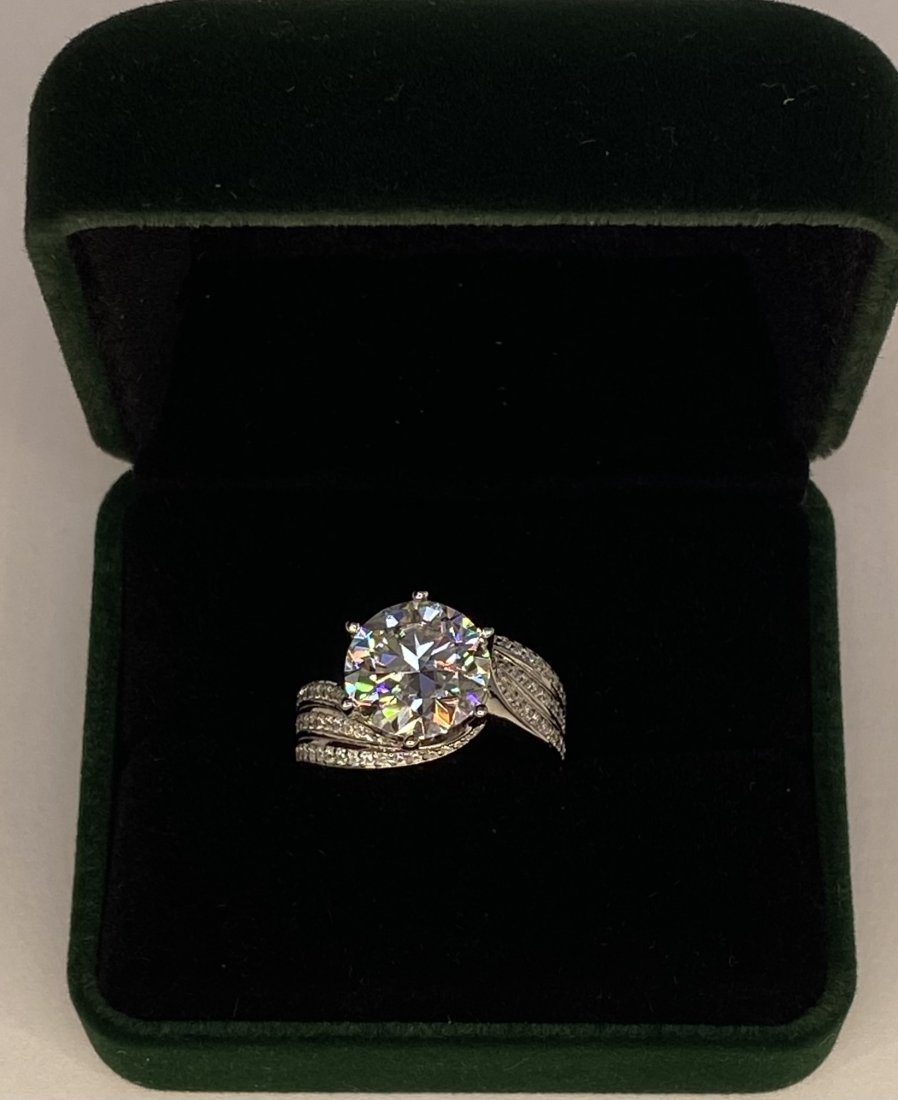 Beautiful VVS1 Ring (1 of 4)