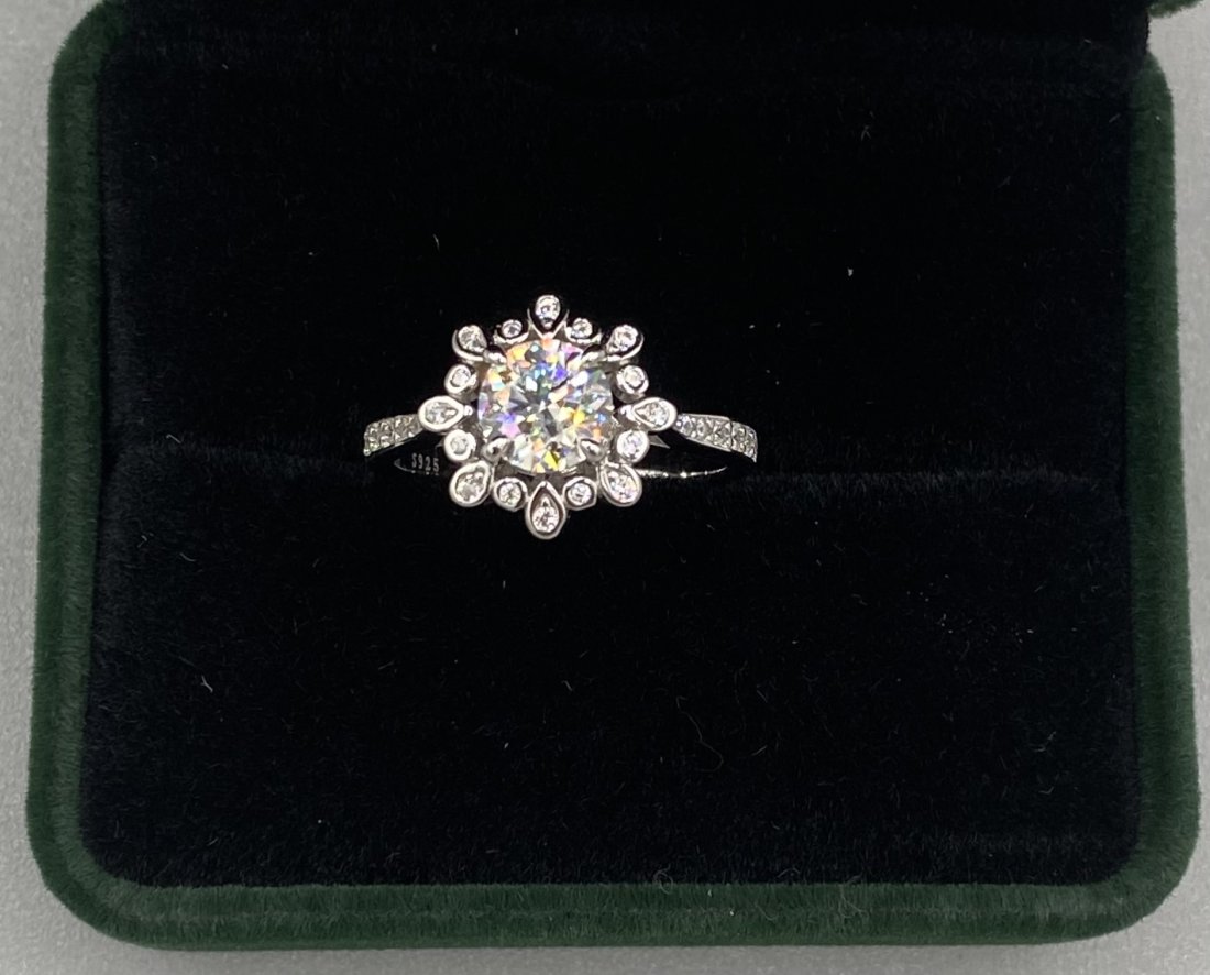 Diamond Moissanite Beautiful Ring (1 of 3)