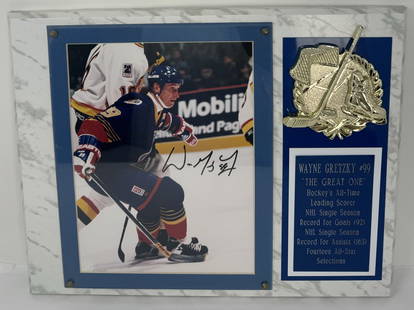 Wayne Gretzky Photo Autographed: Wayne Gretzky Photo Autographed And framed . Wayne Gretzky #99 ( The Great One ) hockeys all time leading scorer NHl single season record for goals (92) NHL single season record for assist (163) fourt