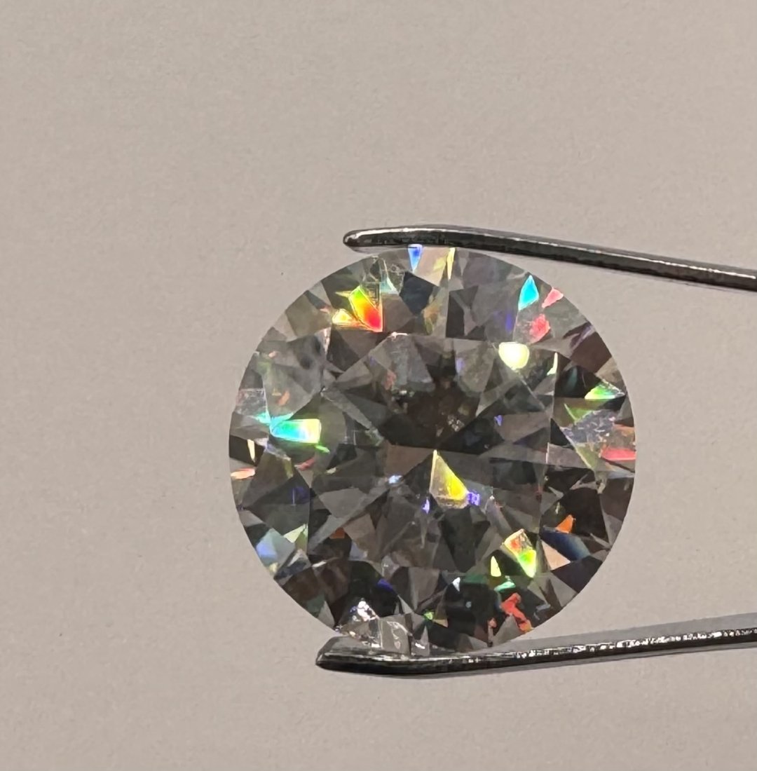 Big VVS 30 Carats Stone (1 of 3)