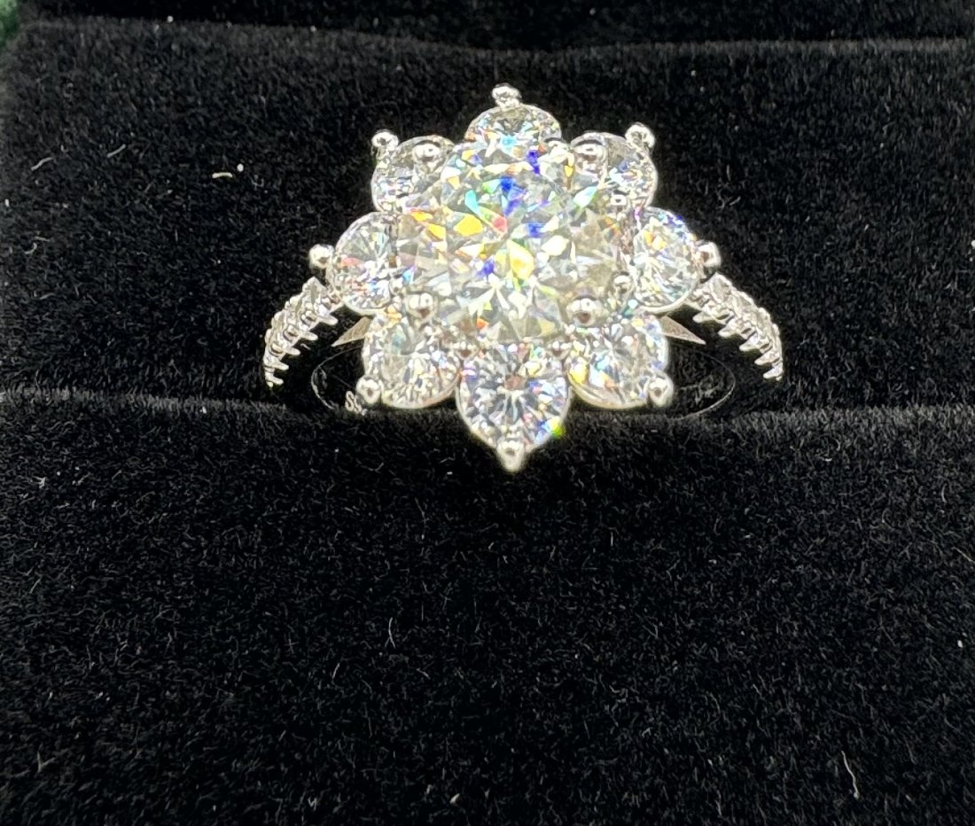 Moissanite VVS Beautiful Ring (1 of 4)