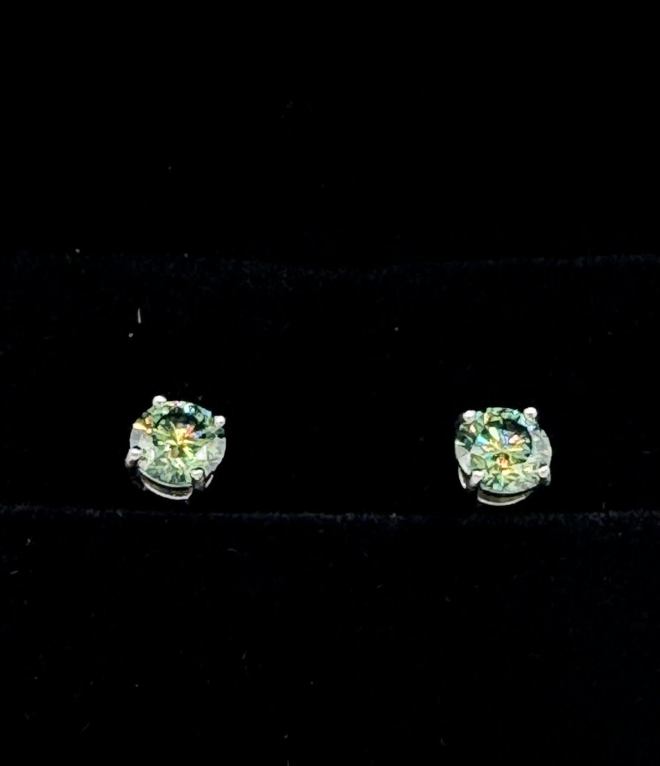 Green VVS Earrings (1 of 3)