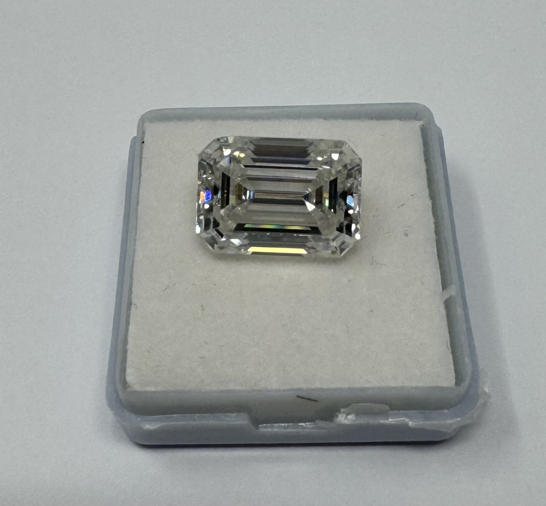 Emerald Cut VVS Stone (1 of 3)