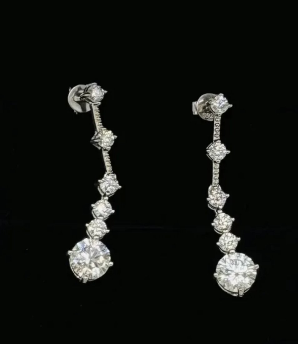 Sparkling VVS Moissanites Earrings (1 of 3)