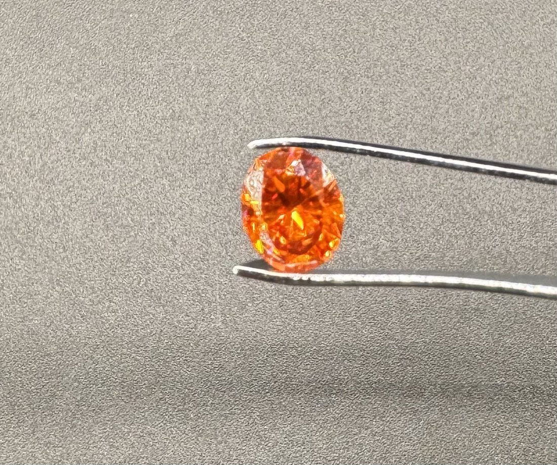 Oval Shape Orange VVS 5 Carats (1 of 4)