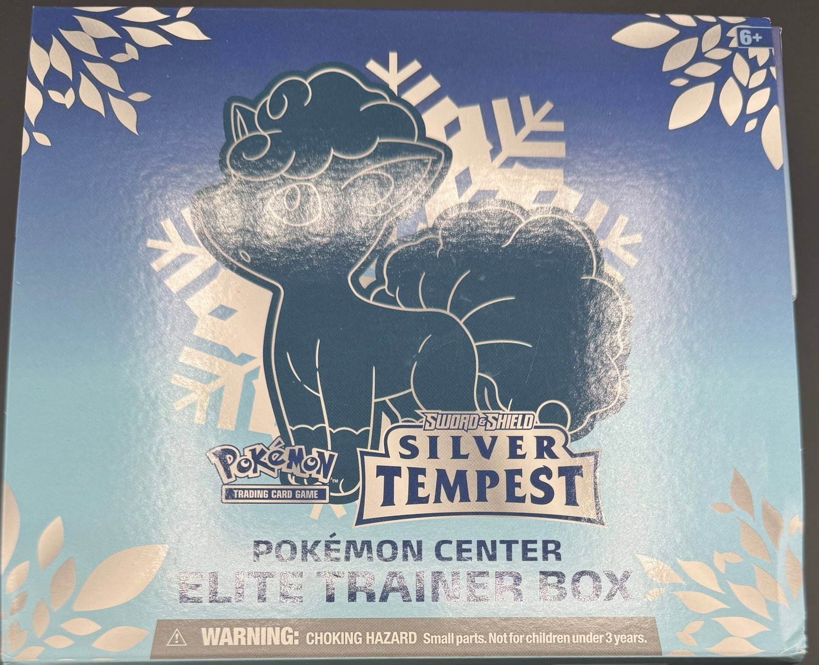 Pokemon Silver Tempest: Pokemon Box with unsorted Pokemon Cards. Picture shows everything it comes with. Sword Shield Silver Tempest Elite trainer box