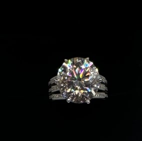 10 Carats VVS Moissanite Ring