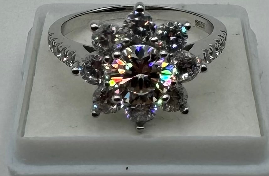 Flower Shape VVS Ring (1 of 2)