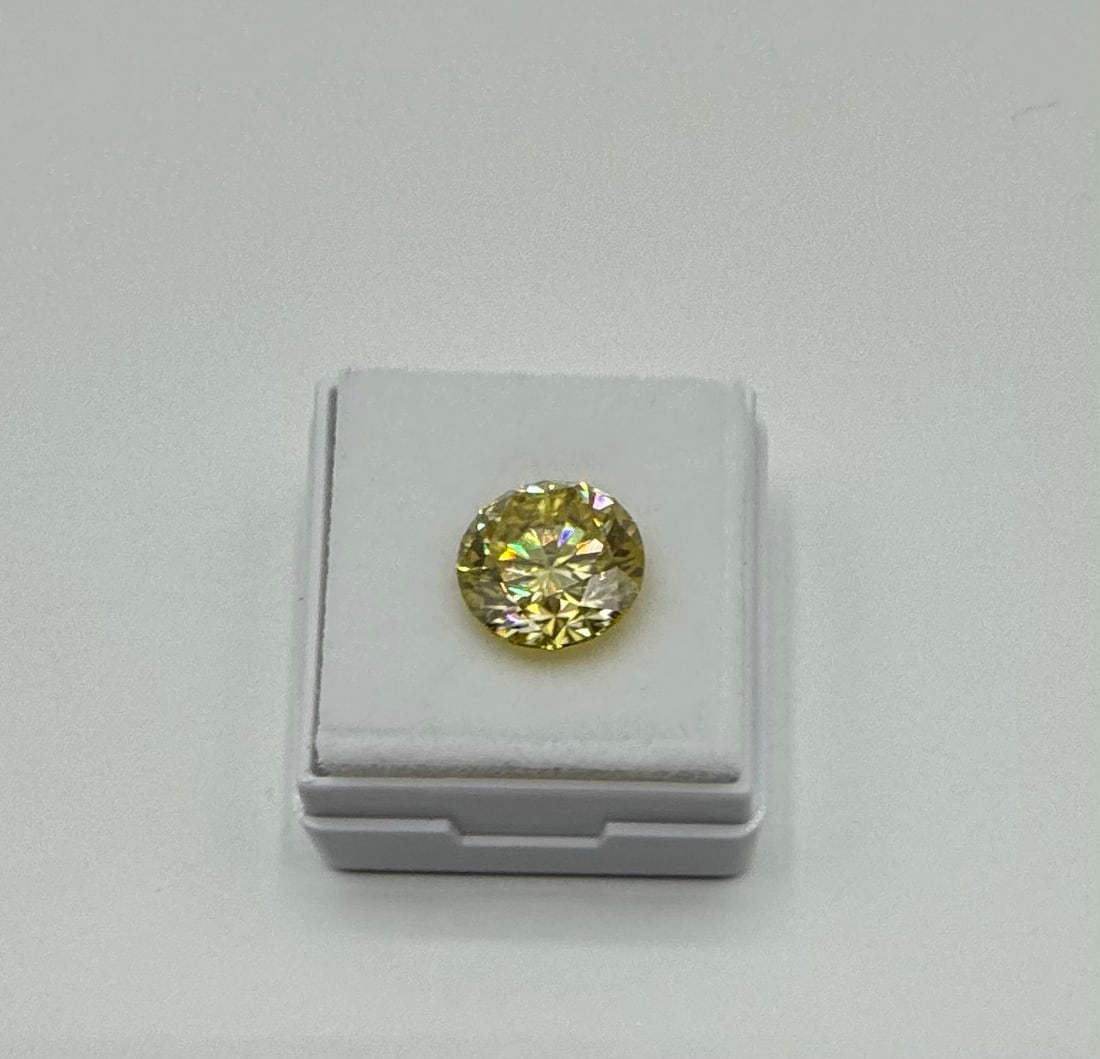 Yellow Sparkling VVS Stone (1 of 3)