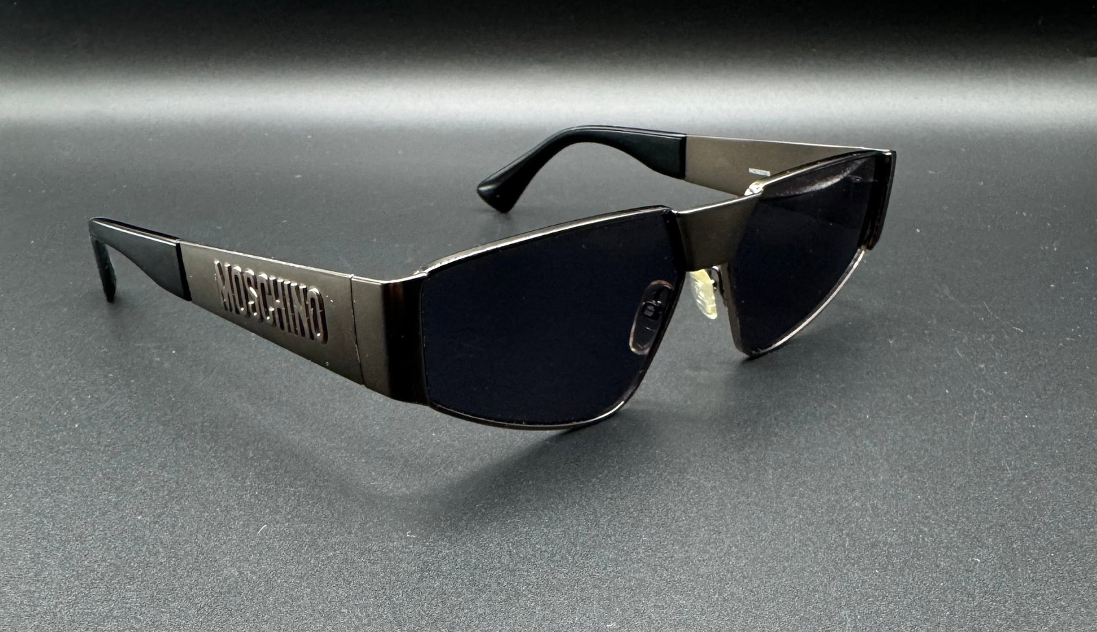 Moschino SUNGLASSES (1 of 3)