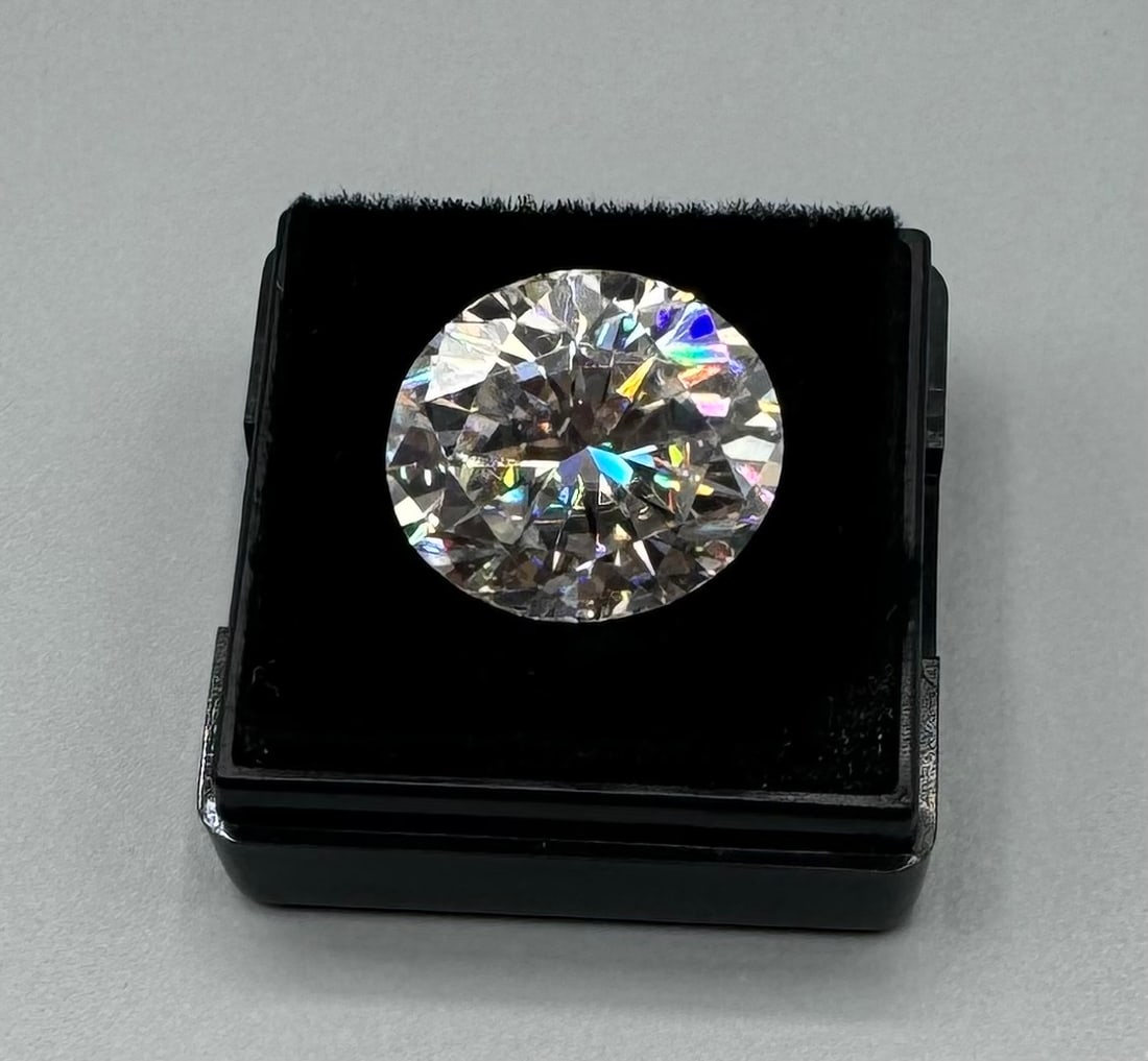 Oval Shape 10 Carats VVS1 (1 of 3)